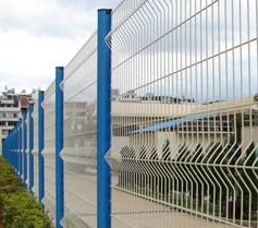 Curvy welded fence netting