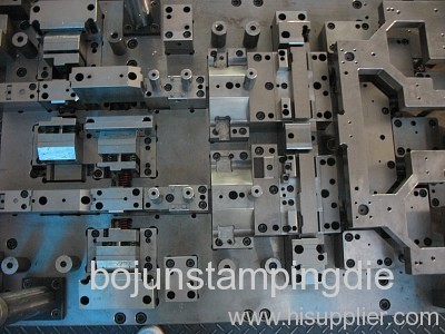 Auto progressive mold