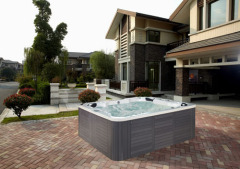 Streamlined design hot tubs