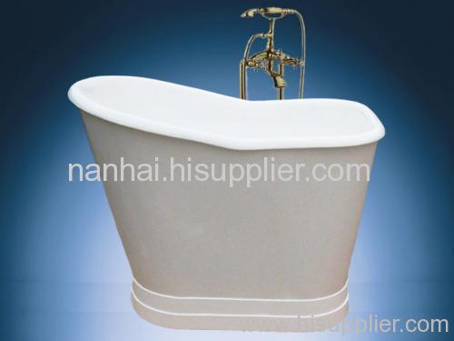 Cast iron bathtub with apron