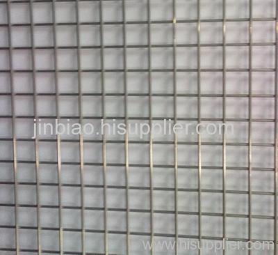 green welded wire mesh fence