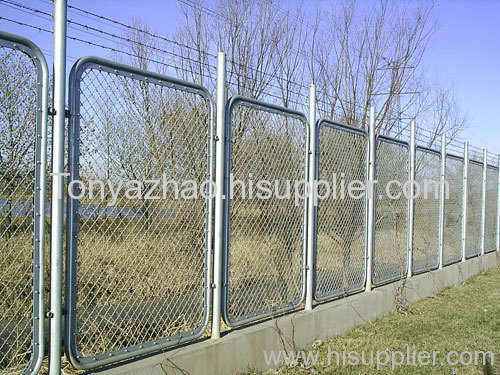 Knotted Wire Mesh Fence