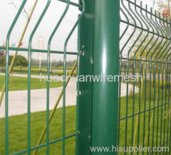 Traffic wire mesh fence