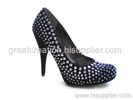 High-heeled dress shoes