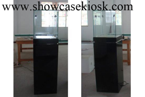 freestanding showcase