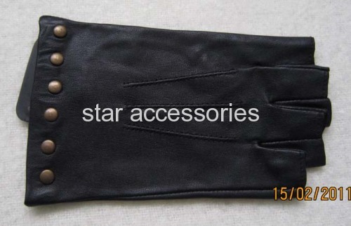 leather gloves with rivet