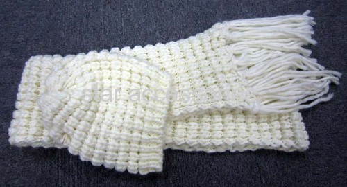 acrylic plain knitted scarf and hat set