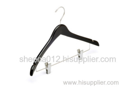 Contour clips hanger