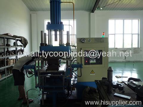 Injecting machines automatic turn mould