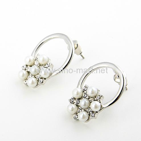 circle pearl earrings