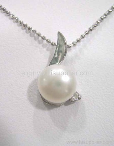 pearl pendant