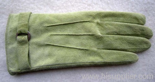 pig sueded gloves with one metal button