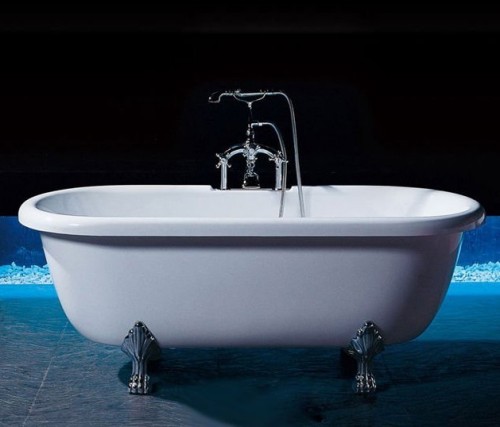 white clawfoot bathtub