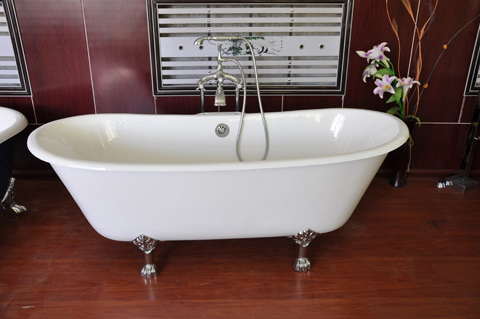 Lay comfortable bathtub