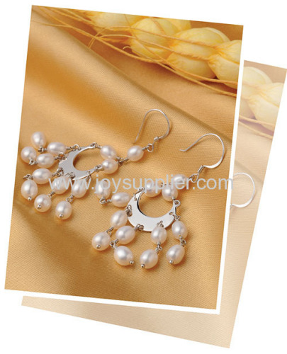 Oval Pearl Earring