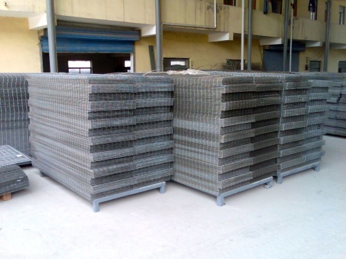 Welded wire mesh panel