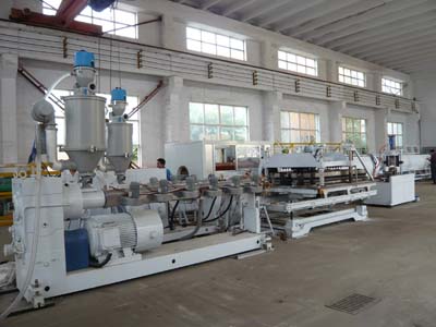 Drainage board making machine