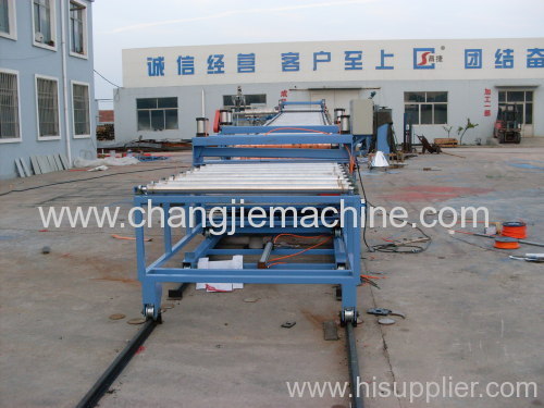 Three-layer plastic building template machine