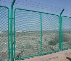 Barbed wire mesh fence