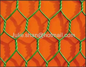 Chicken wire mesh fence