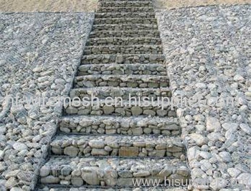 Welded gabion boxes for retaining wall
