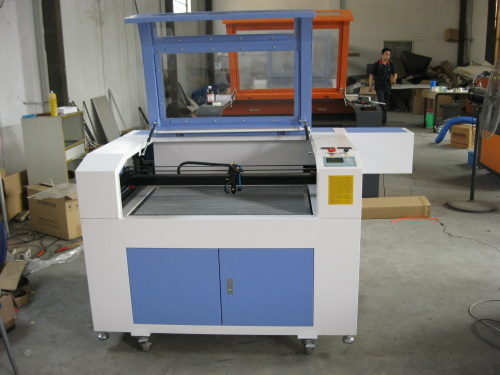 Laser cutting machine