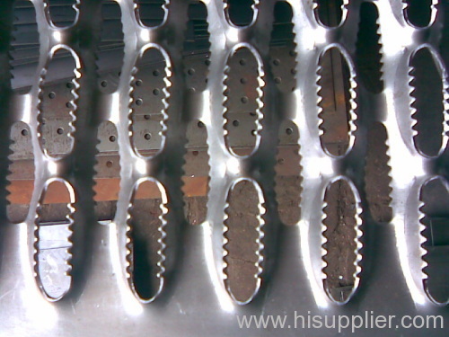 Antiskid perforated plate mesh of crocodilian mouth