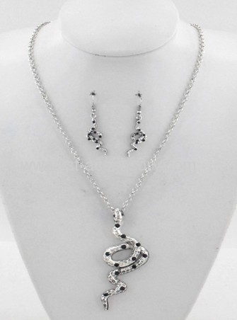 Crystal snake pendant necklace