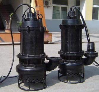 Submersible slurry pumps