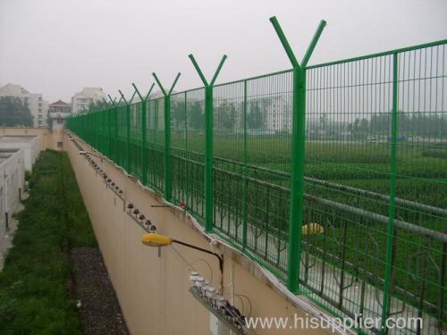 welded wire mesh fence