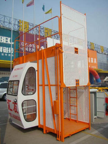 Supply New China SC200, 2000kgs/Cage, Single Cage Construction Hoist