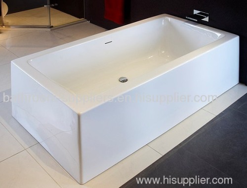 Freestanding square bathtub