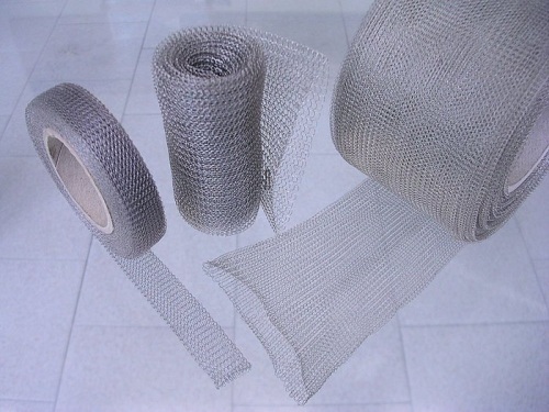 Fine knitted wire mesh