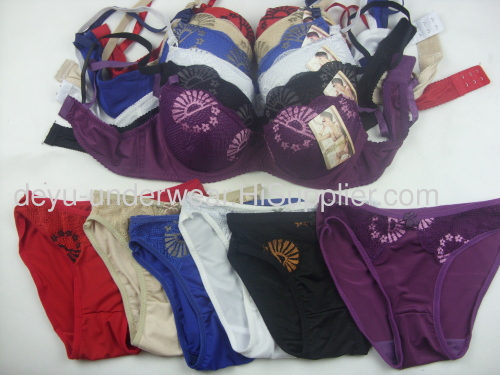 0.9USD Cheappest Ladies Bra Set