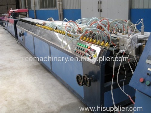 Plastic profile making machine