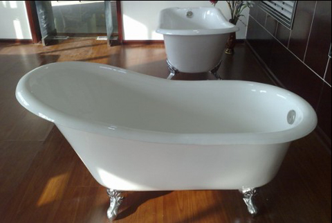 Claw foot bathtub