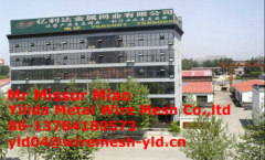 chain link wire mesh fence