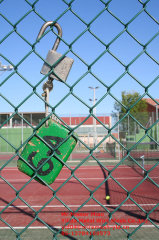 chain link wire mesh fence