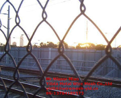 chain link wire mesh fence