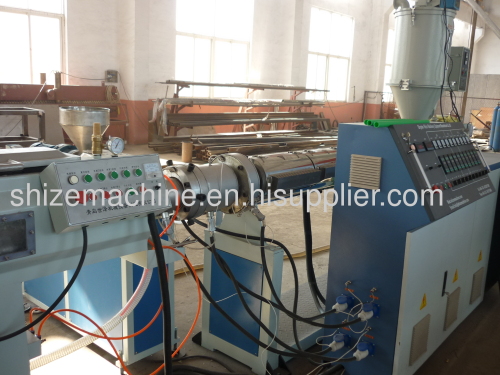 plastic pipe extruder