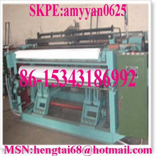 Shuttless weaving machine