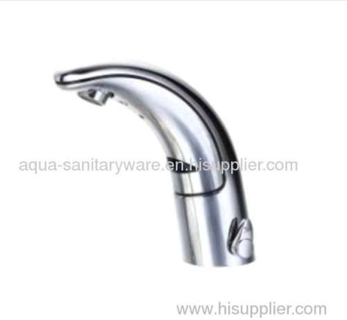 Integrated automatic sensor faucet