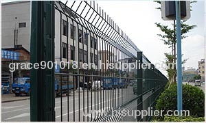 Wire mesh fence