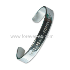 Fashionable Metal Bracelet with Chrome Finish, Available in Various Colors and Styles