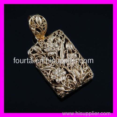FJ gold plated flower pendant
