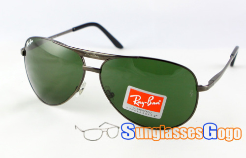 who manufactures ray ban sunglasses