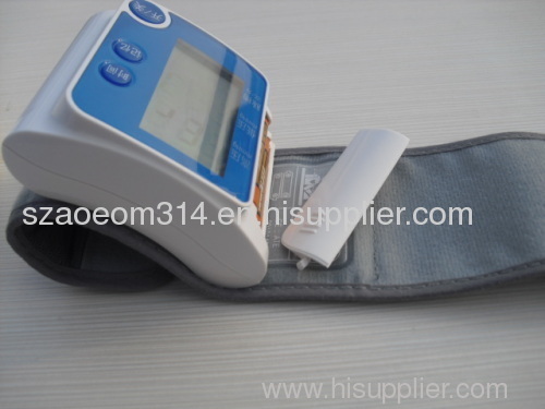 Wrist blood pressure meter with voice medical market use