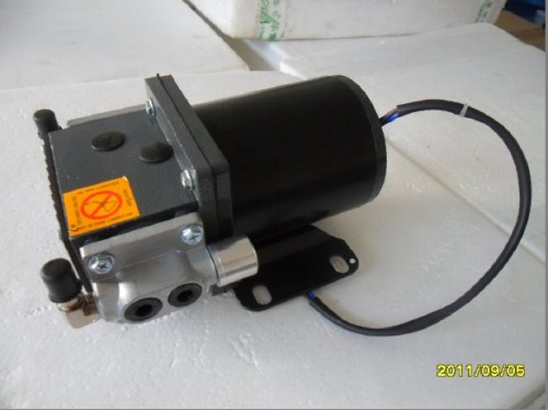 DC piston vacuum pump