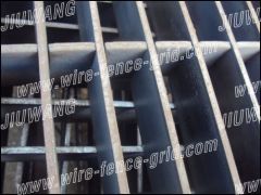 pressure locked grating