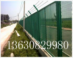 wire mesh fence